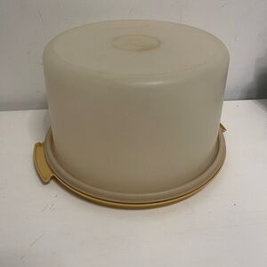 Vintage Tupperware Cake Holder